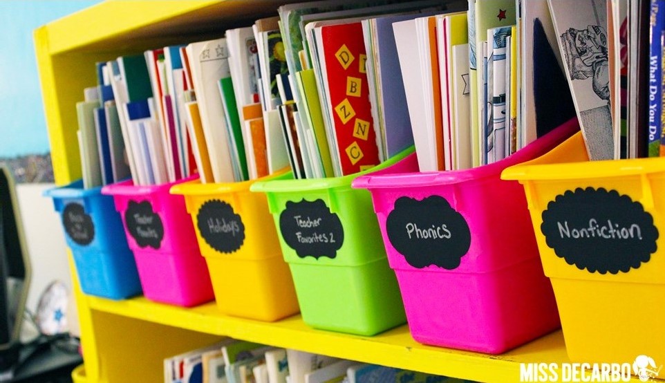 TONS of classroom organization and storage tips and photographs. Find storage and classroom organization tips and pictures for word work, math manipulatives, the classroom library, the lost and found bin, and more! Grab FREE word work storage labels, too! -by Miss DeCarbo