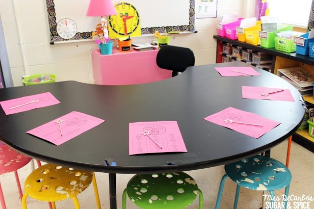 Use Small Group Reading Warm Ups To Maximize Your Time At The Small Group Table: Sight Word Ideas and Activities, Fluency and Book Baskets, and Organization Ideas!